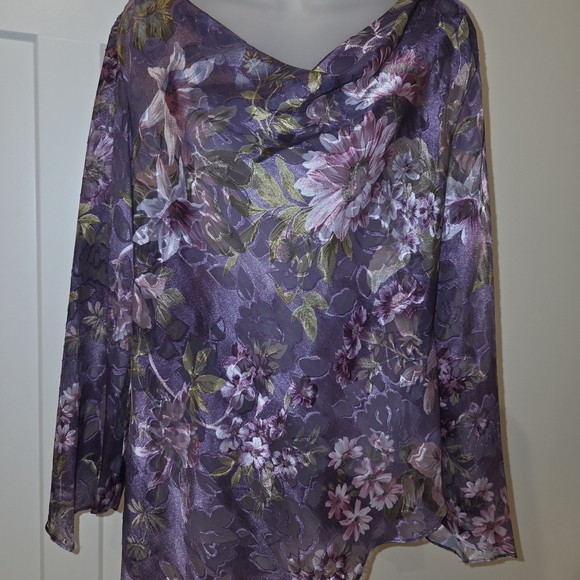 Elegant Purple Floral Women's Blouse - Picture 2 of 7